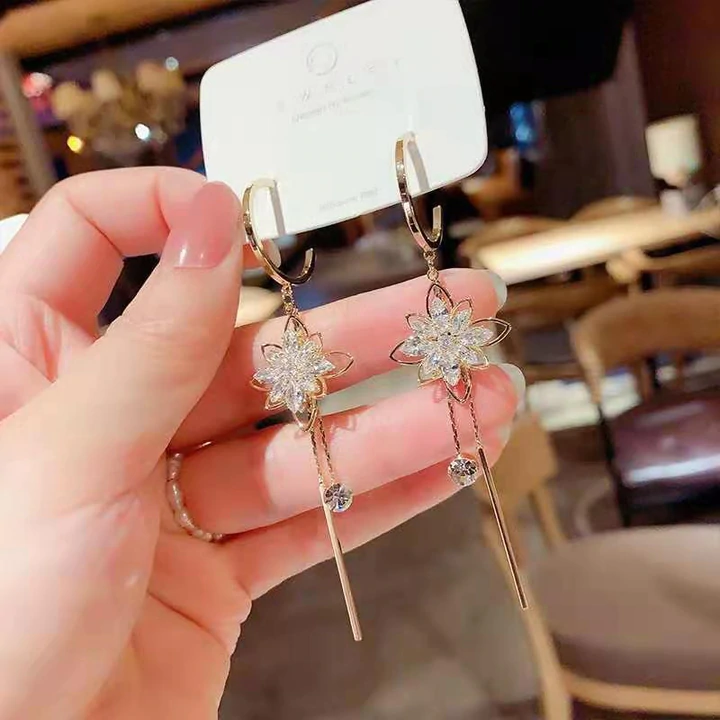 Brilliant Flower Fringe Earrings - Image 4